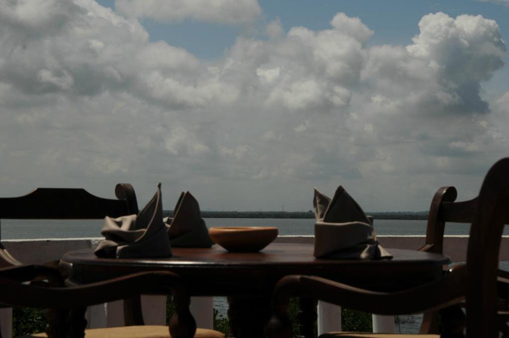Hotel Lagoon Paradise Negombo Exterior photo