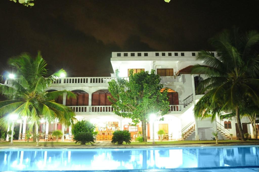 Hotel Lagoon Paradise Negombo Exterior photo