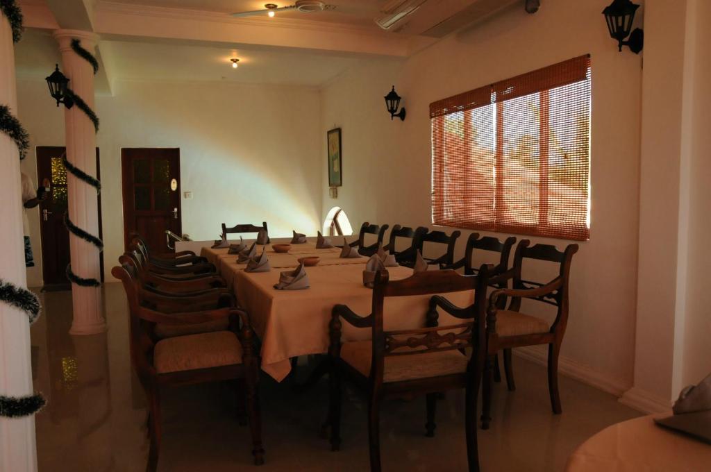 Hotel Lagoon Paradise Negombo Exterior photo
