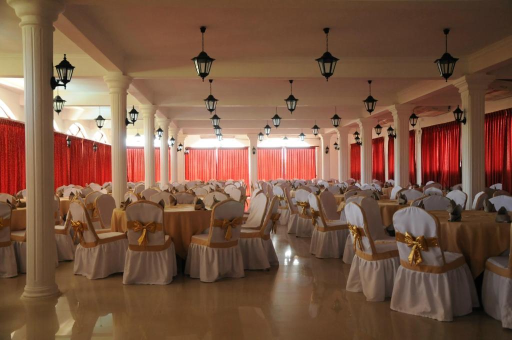 Hotel Lagoon Paradise Negombo Exterior photo