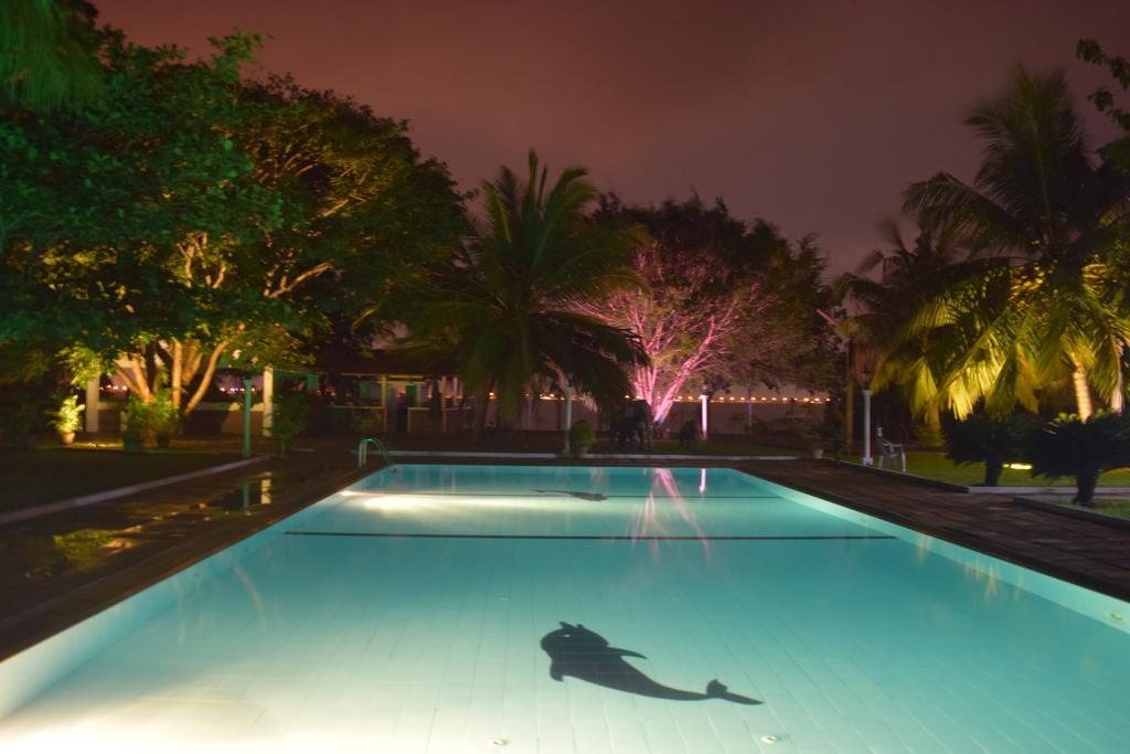 Hotel Lagoon Paradise Negombo Exterior photo