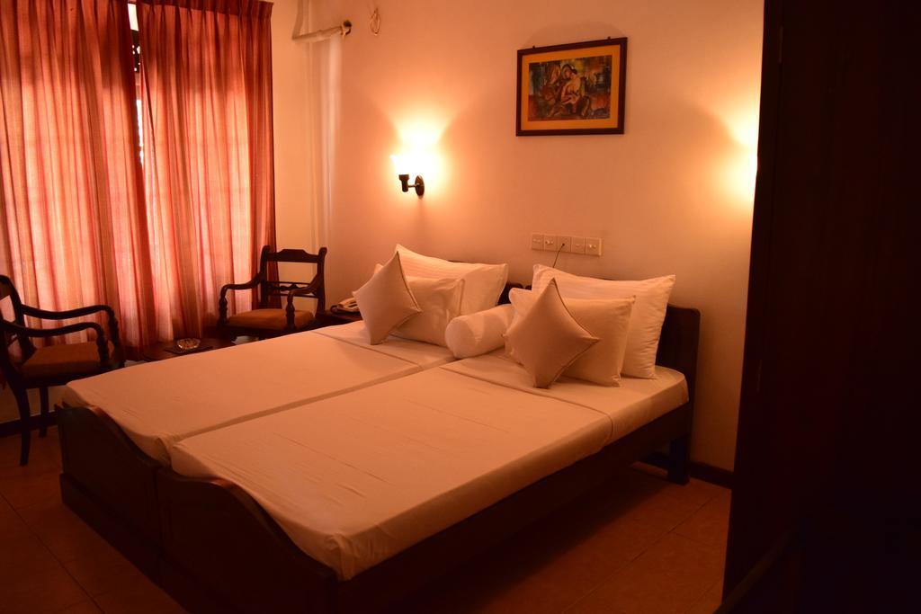 Hotel Lagoon Paradise Negombo Room photo
