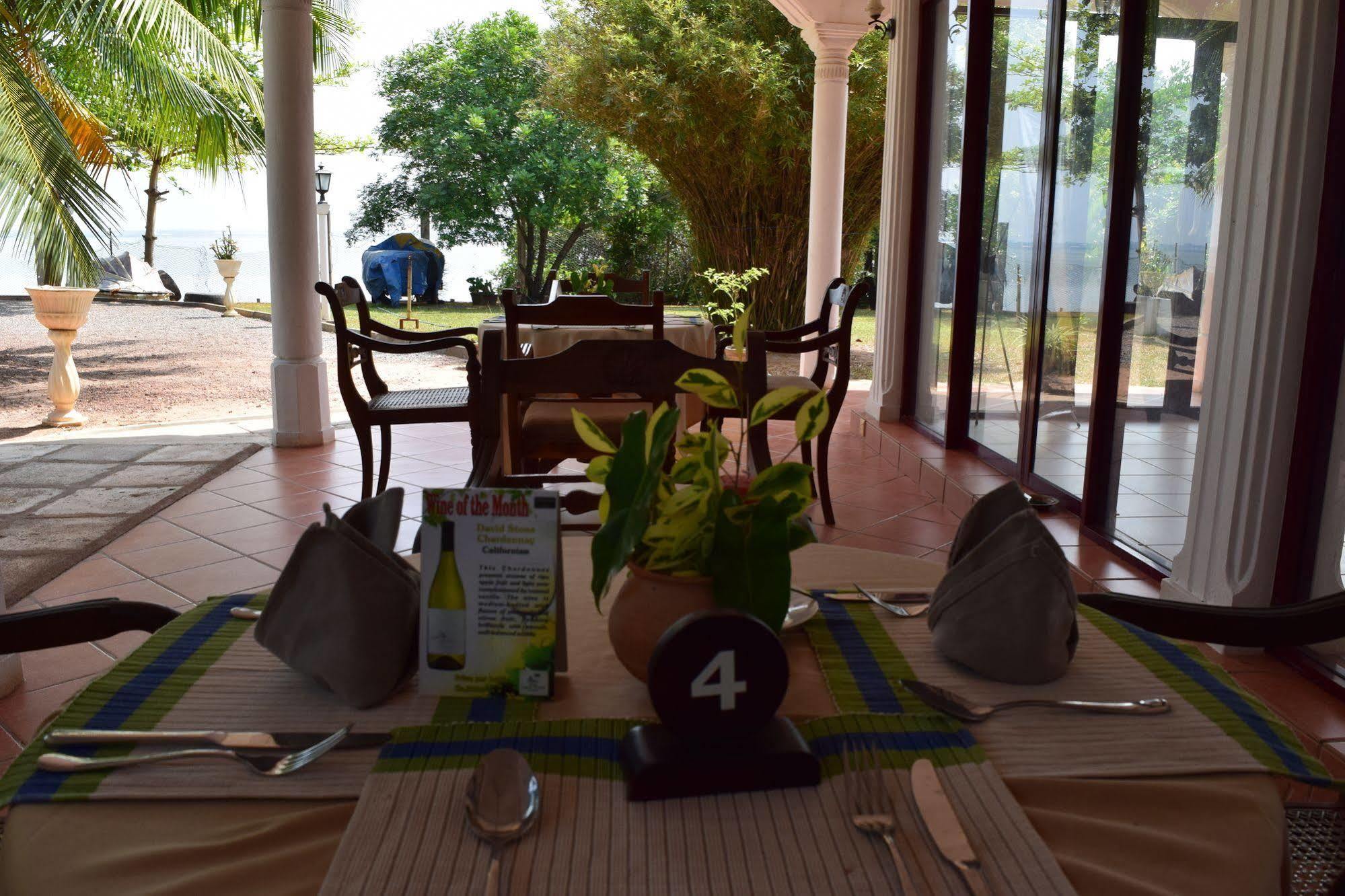 Hotel Lagoon Paradise Negombo Exterior photo