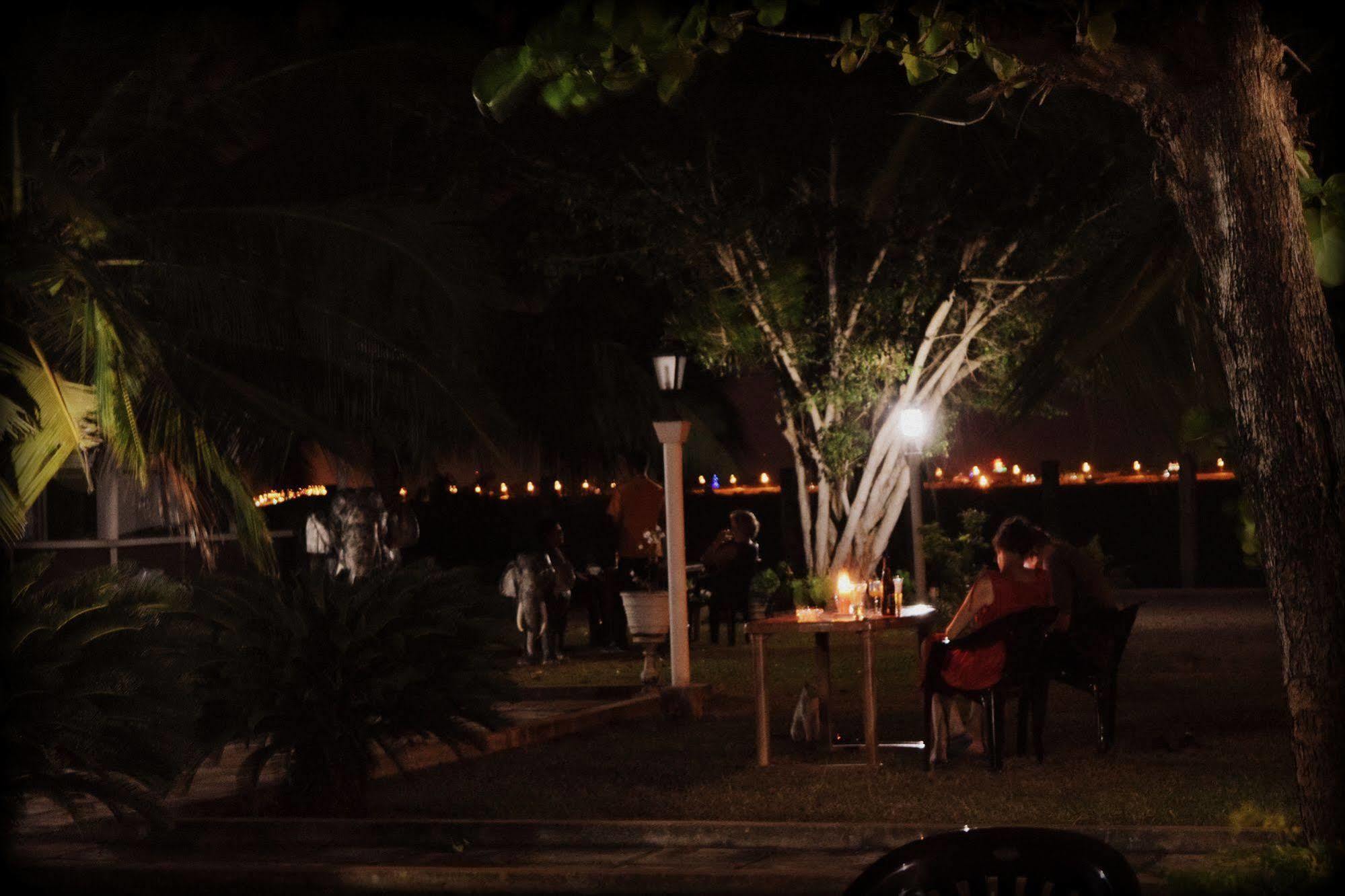 Hotel Lagoon Paradise Negombo Exterior photo