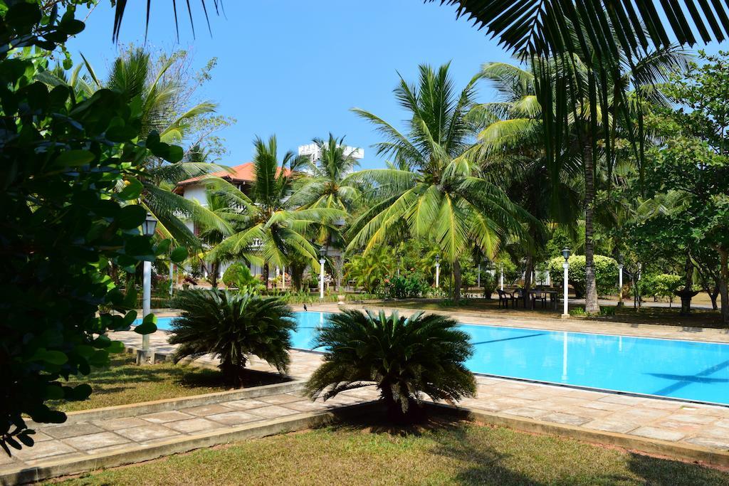 Hotel Lagoon Paradise Negombo Exterior photo