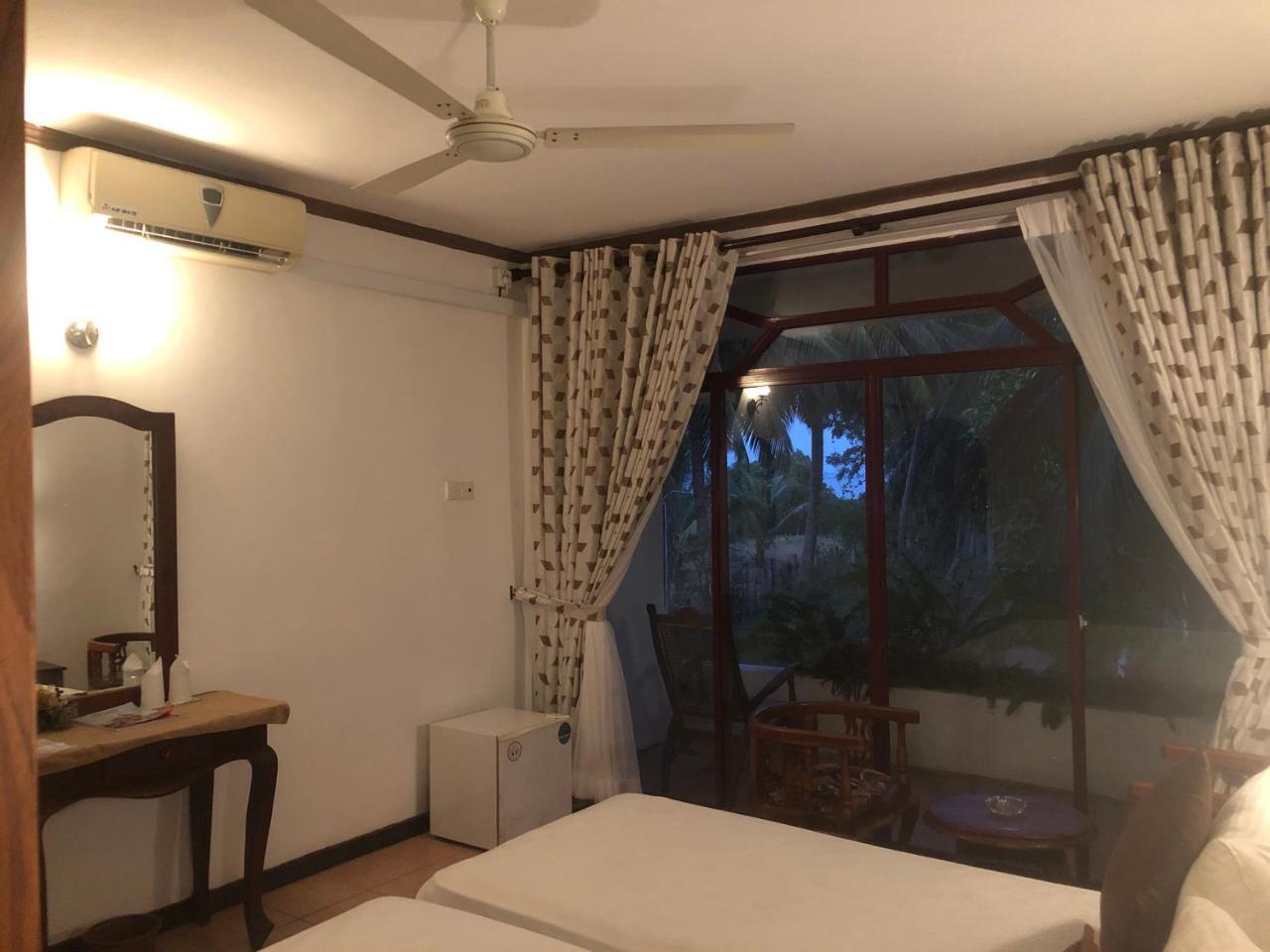 Hotel Lagoon Paradise Negombo Exterior photo