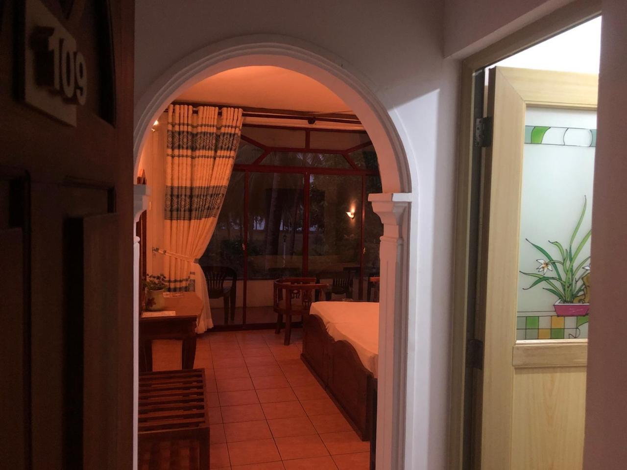 Hotel Lagoon Paradise Negombo Exterior photo