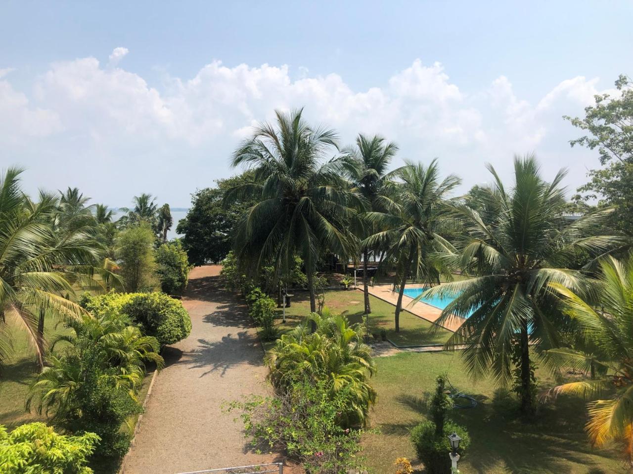 Hotel Lagoon Paradise Negombo Exterior photo